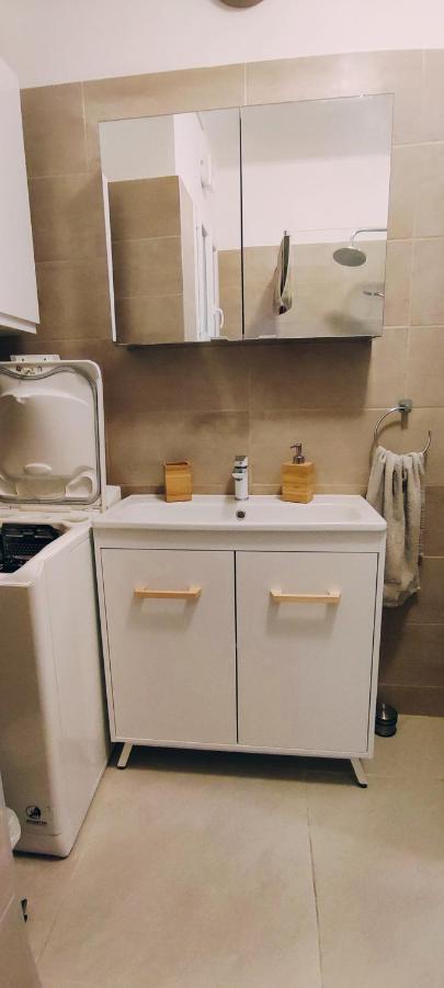 Le Studio Des Tours - Parking Apartman Arles Kültér fotó